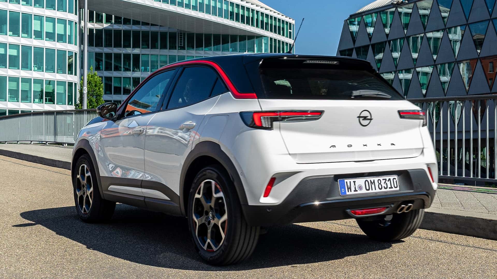 Opel представил в Европе гибридную версию кроссовера Mokka 2024 года