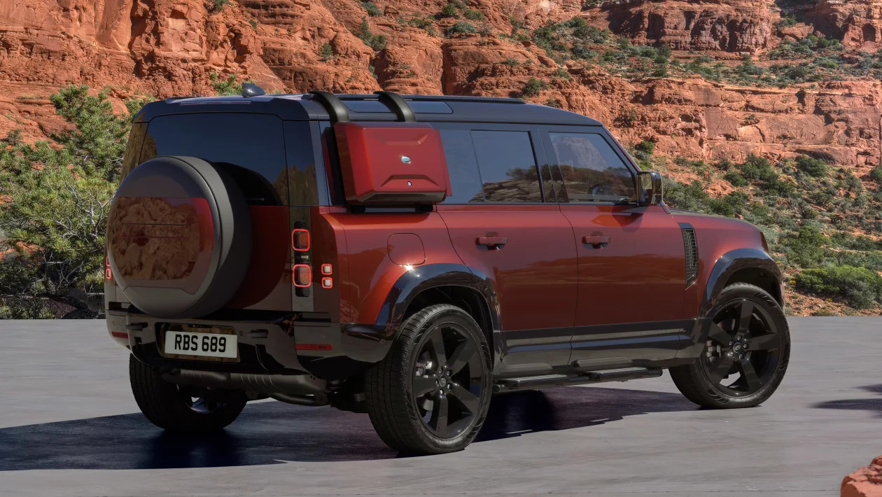 Land Rover официально представил обновленный внедорожник Defender 2024 года