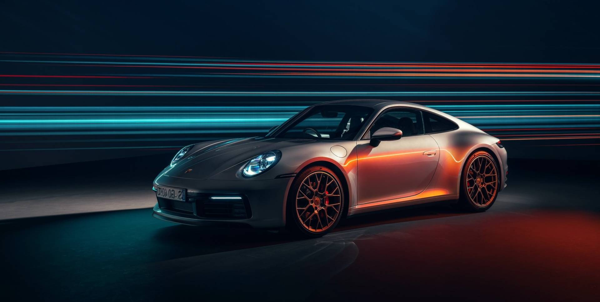 Porsche показал первый гибридный спорткар 911