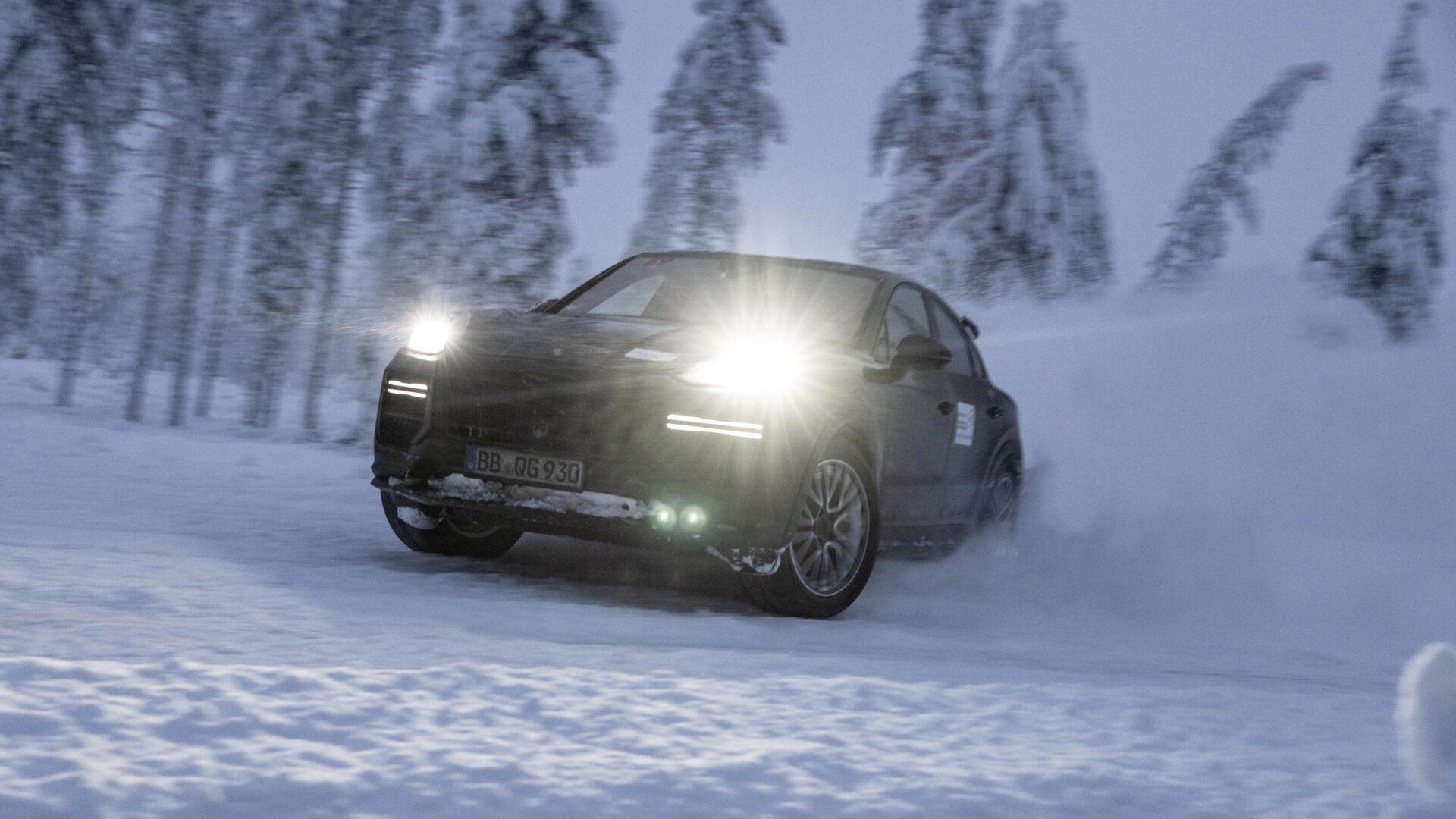 Porsche показал первые фото обновленного Cayenne 