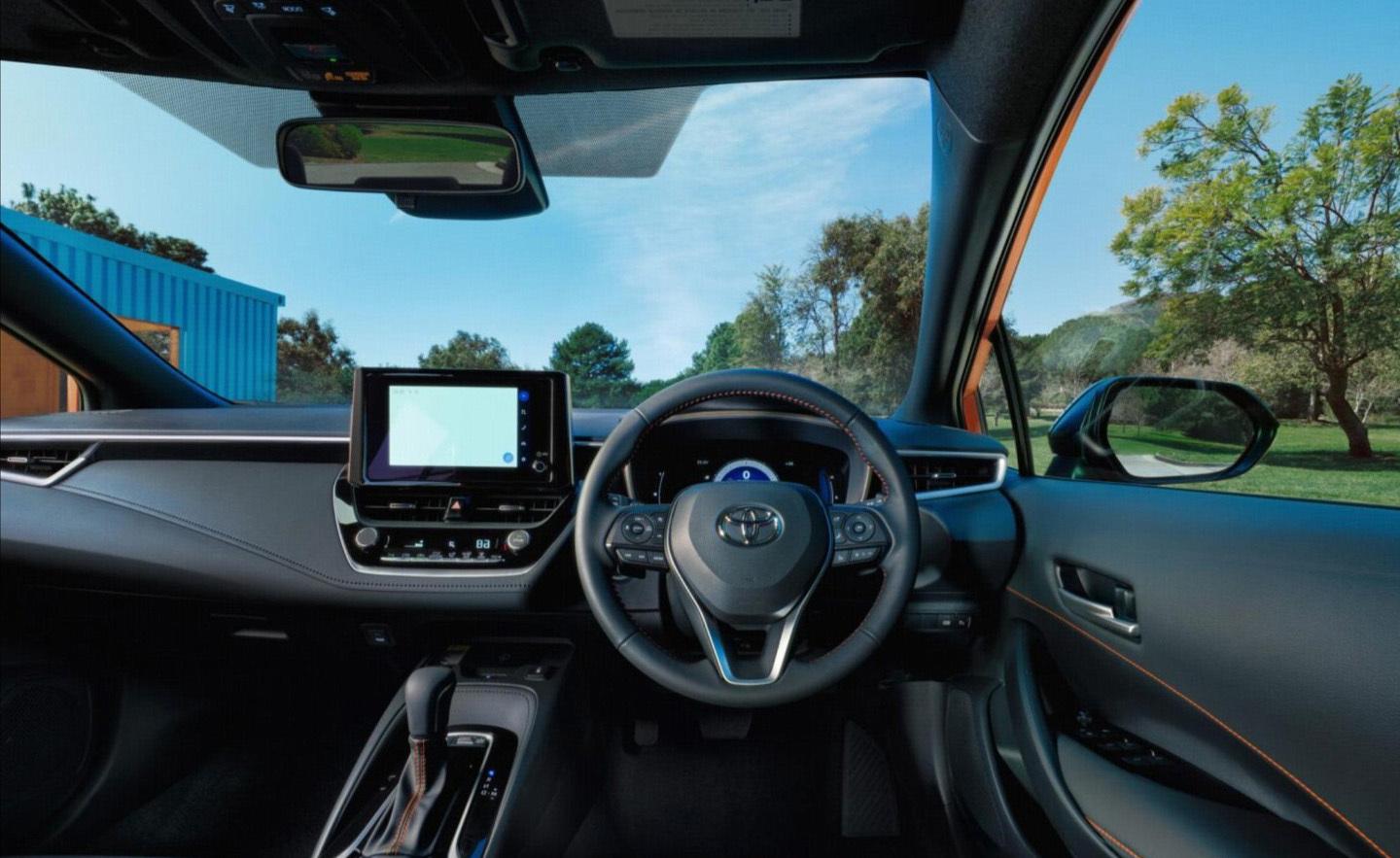 Toyota представила обновленную Corolla