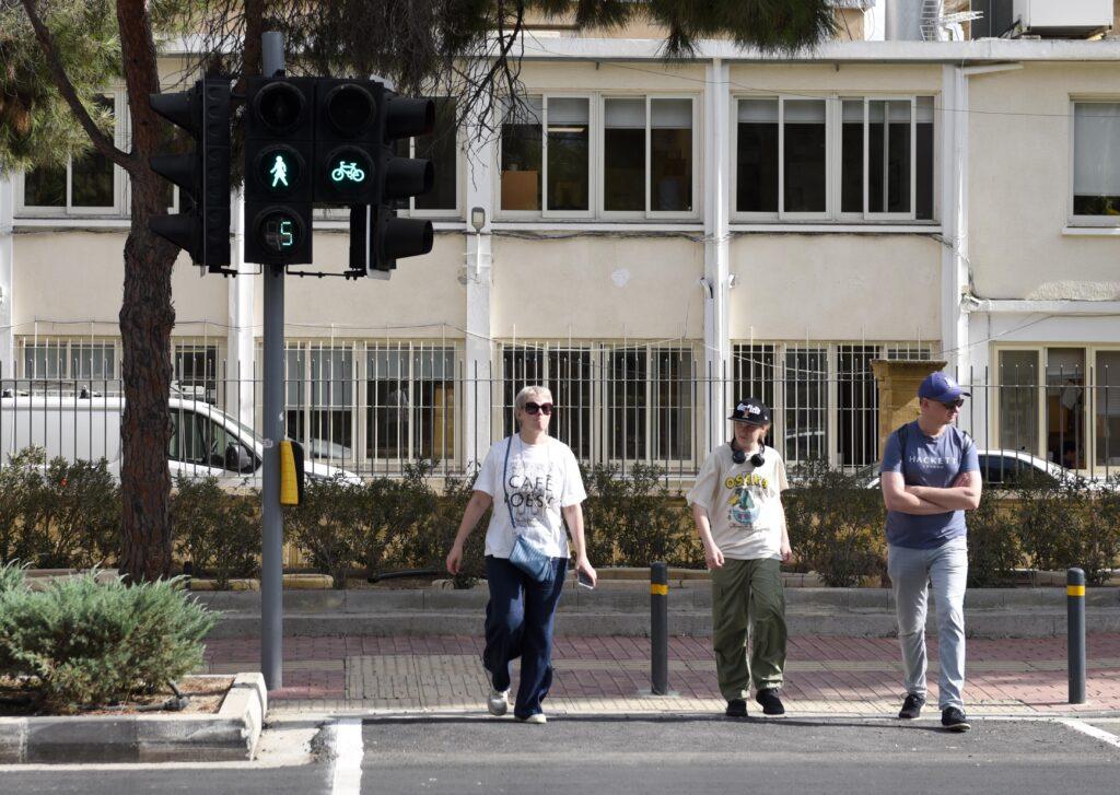 На Кипре появятся женские силуэты на светофорах