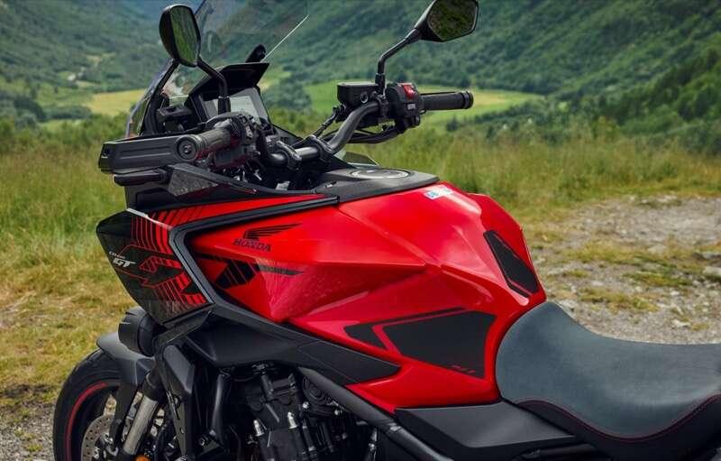 Honda CB1000GT на Кипре: шикарная новинка с акцентом на комфорт и технологии