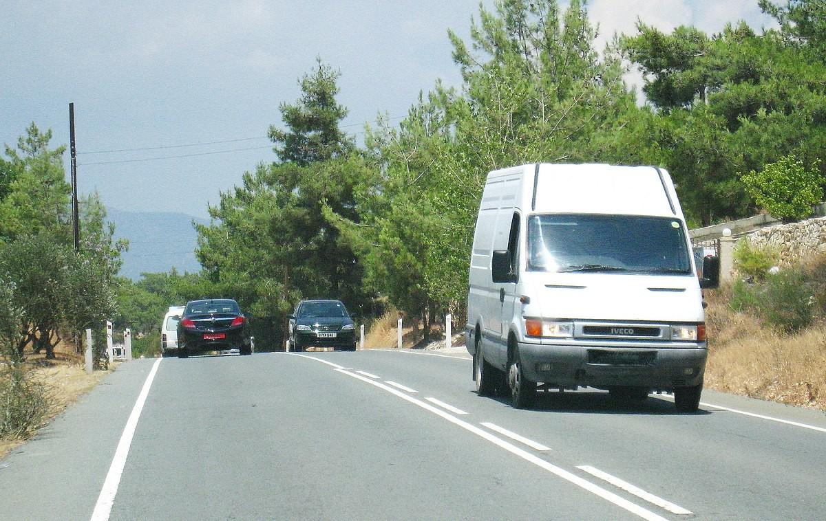 Полиция Кипра усилила контроль за грузовиками и автобусами