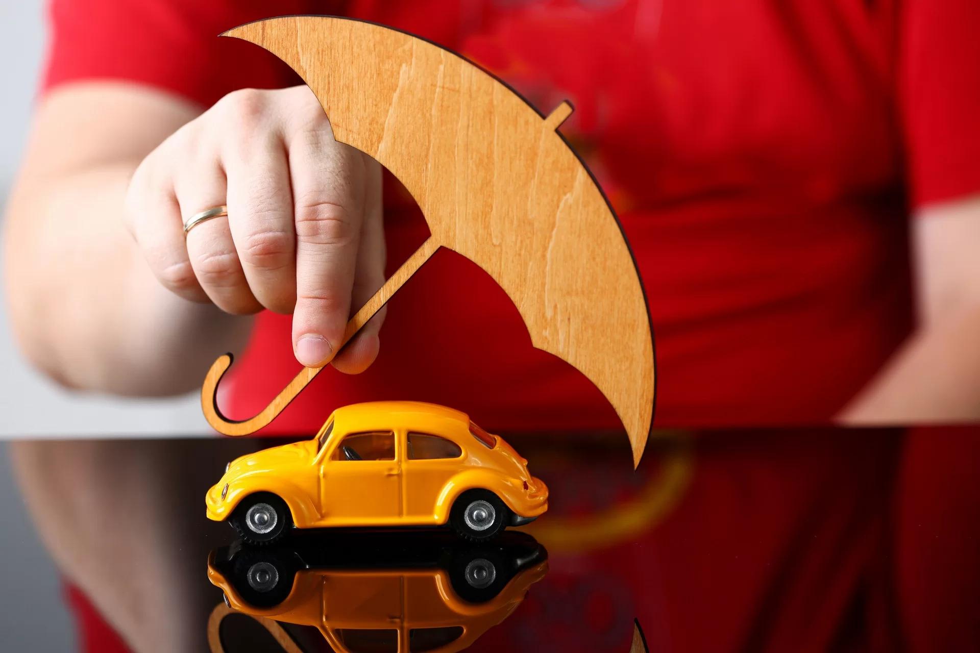 Страховые компании на Кипре обязали оформлять полисы пожилым водителям