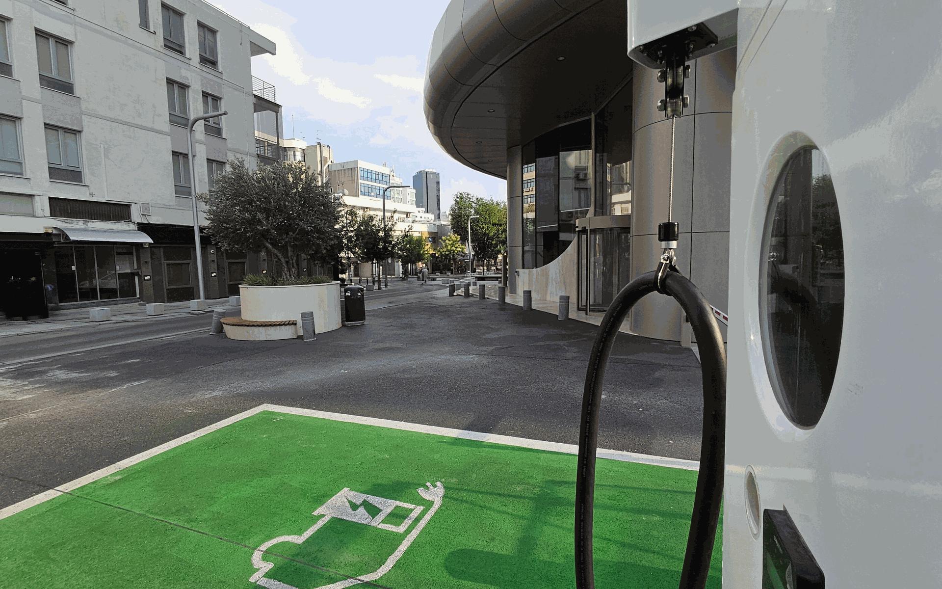 Зарядки для электромобилей в Никосии отключат на неделю