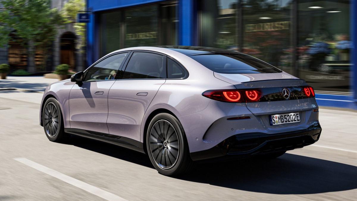 Компания Mercedes-Benz расширила линейку электрических машин C-Class