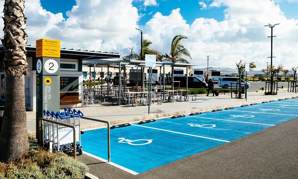 В международном аэропорту Ларнаки увеличили количество мест для краткосрочной парковки