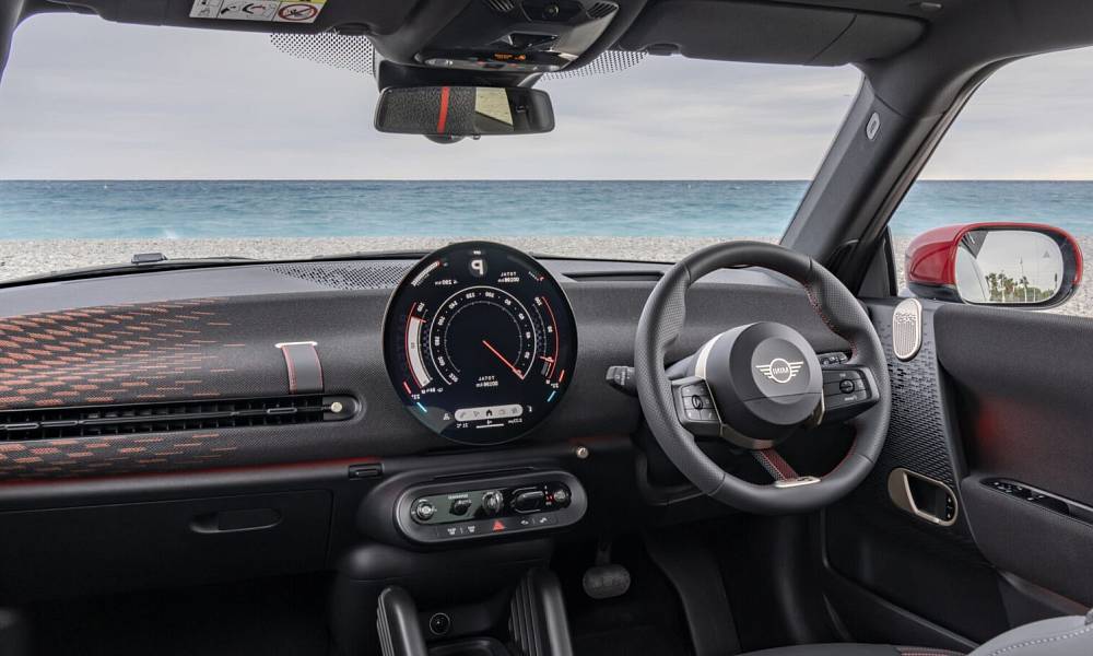 Электрический MINI Cooper SE получил спортивную версию John Cooper Works