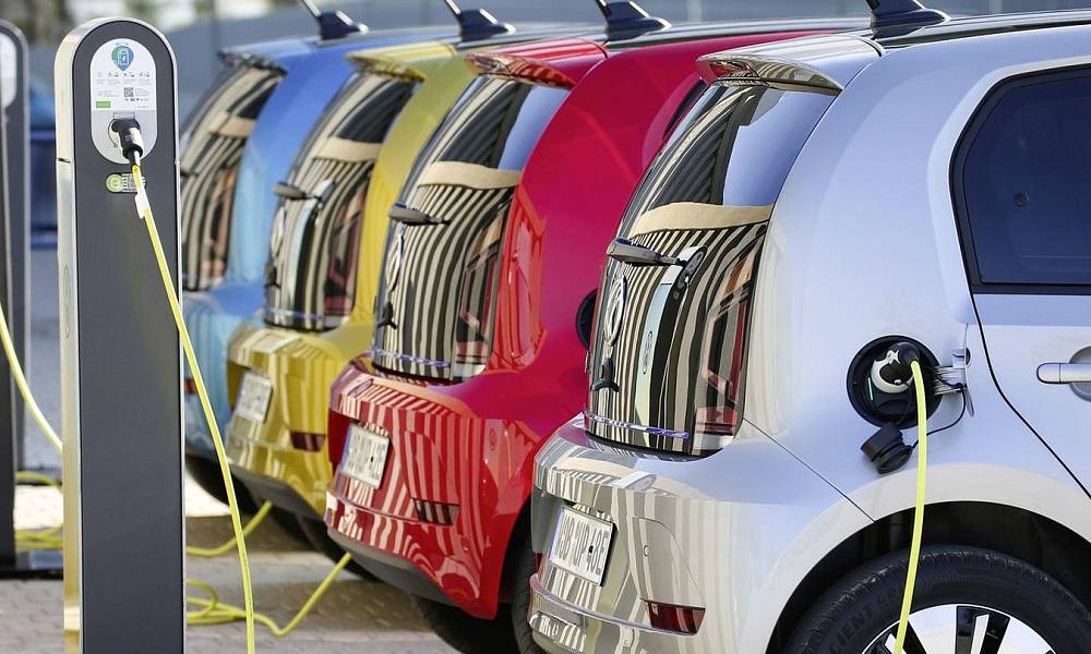 Кипрских чиновников пересадят на электромобили