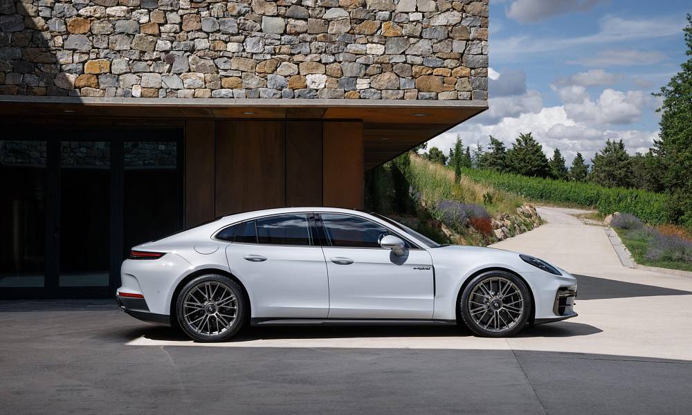 В Porsche представили самую быструю и мощную версию Panamera