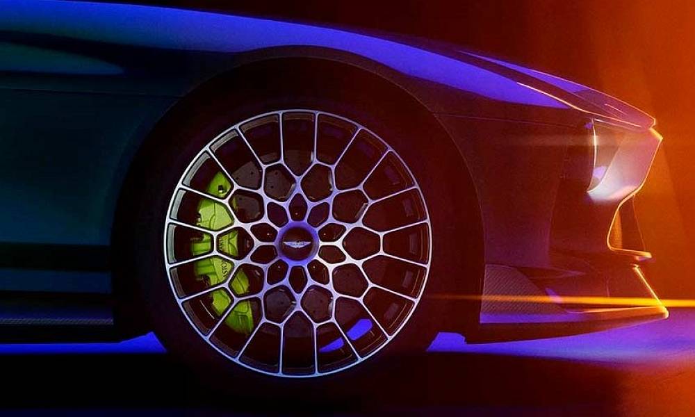 Компания Aston Martin представила лимитированное спорткупе Valour