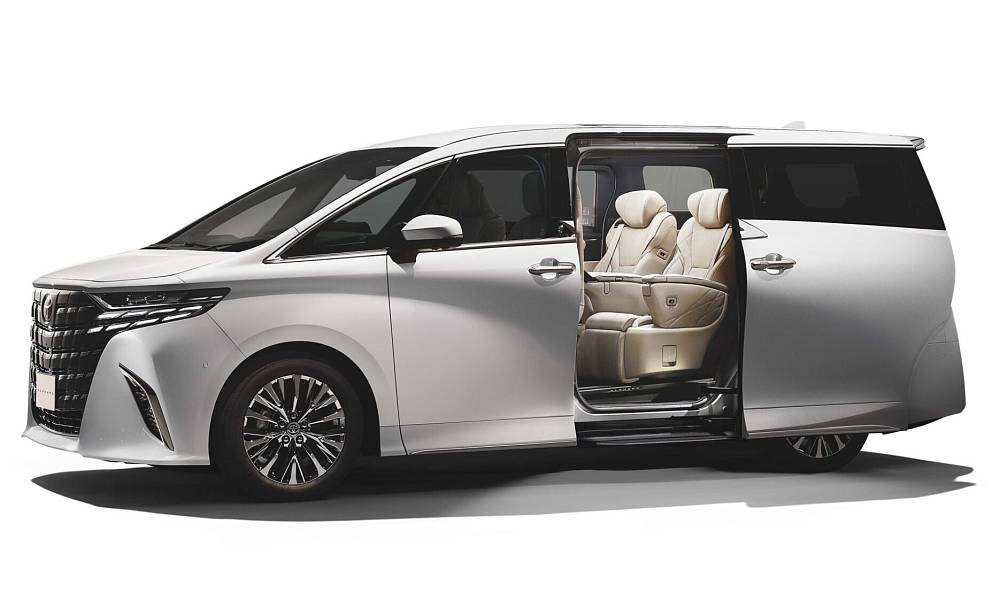 Toyota запустила продажи в Японии гибридных минивэнов Alphard и Vellfire