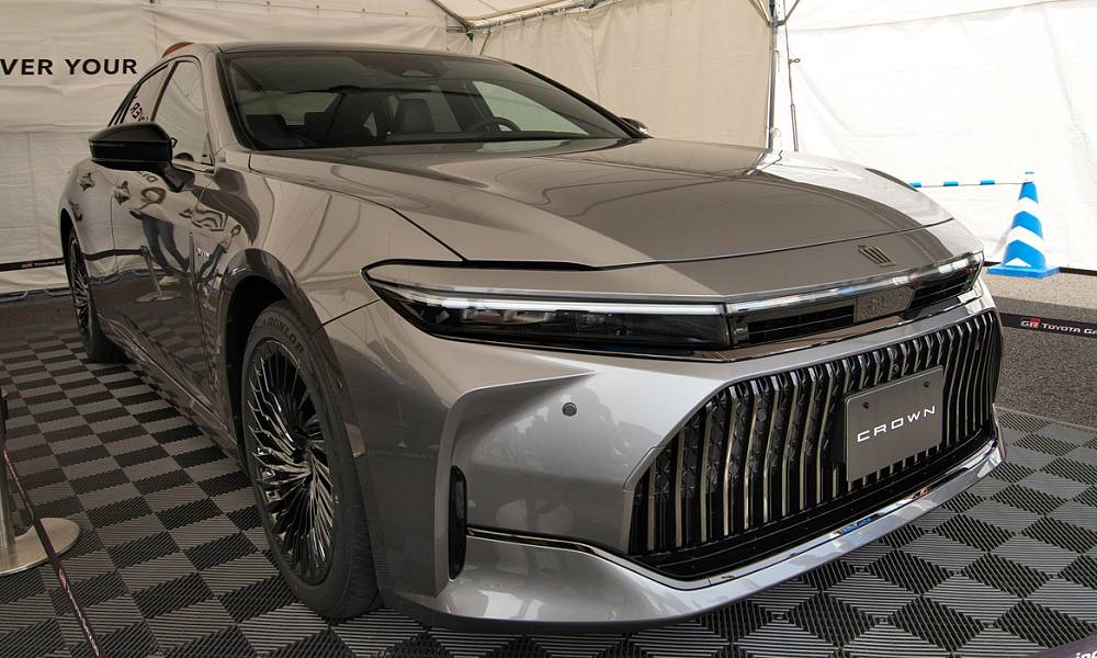 Toyota показала новый седан Crown