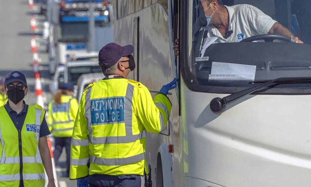 На Кипре началась проверка грузовиков, автобусов и такси
