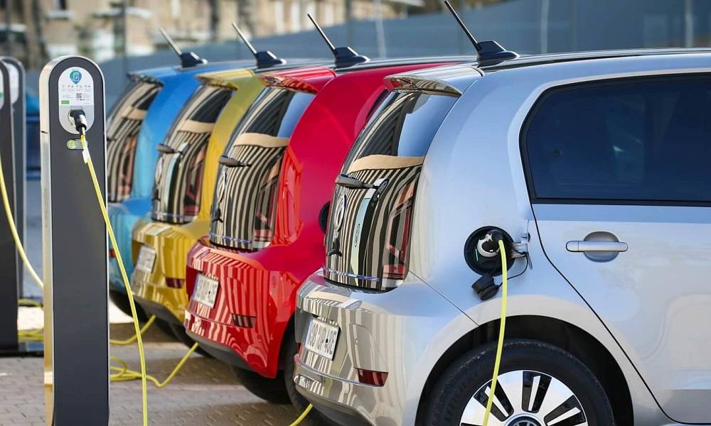 Среди жителей Кипра набирают популярность гибридные и электрические машины