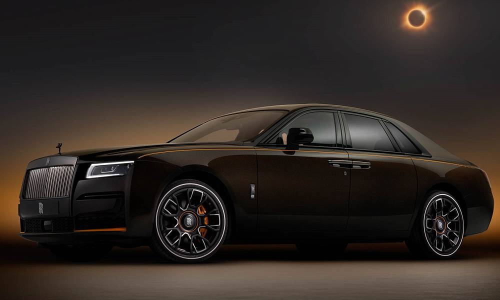 Компания Rolls-Royce выпустила спецверсию Black Badge Ghost Ekleipsis