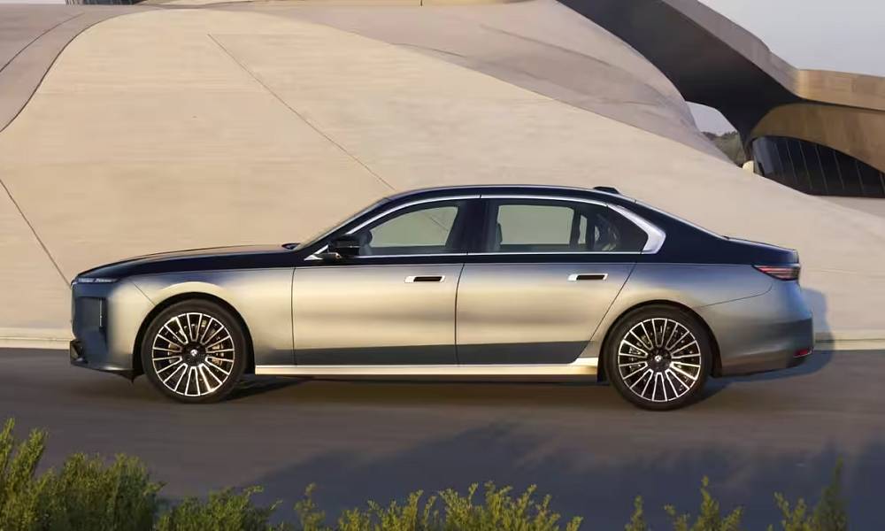 BMW Unveils the Next-Generation 7-Series Sedan with Neue Klasse Design