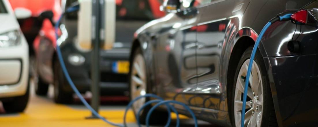 На Кипре начали штрафовать за парковку на местах для зарядки электрокаров