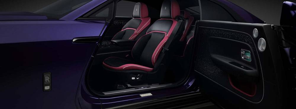 Компания Rolls-Royce представила электрический Black Badge Spectre