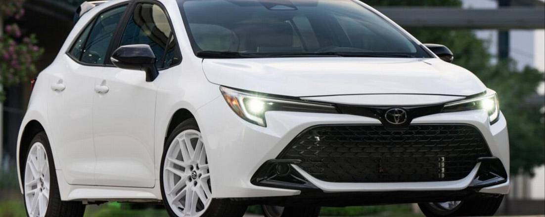 Toyota представила обновленную Corolla