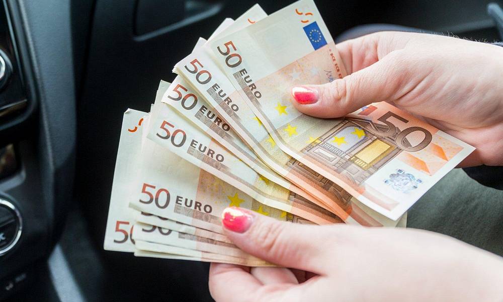 На Кипре возобновляют выдачу грантов на покупку подержанных электромобилей