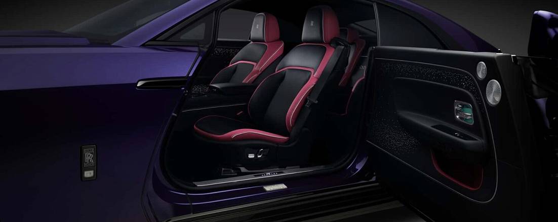 Компания Rolls-Royce представила электрический Black Badge Spectre