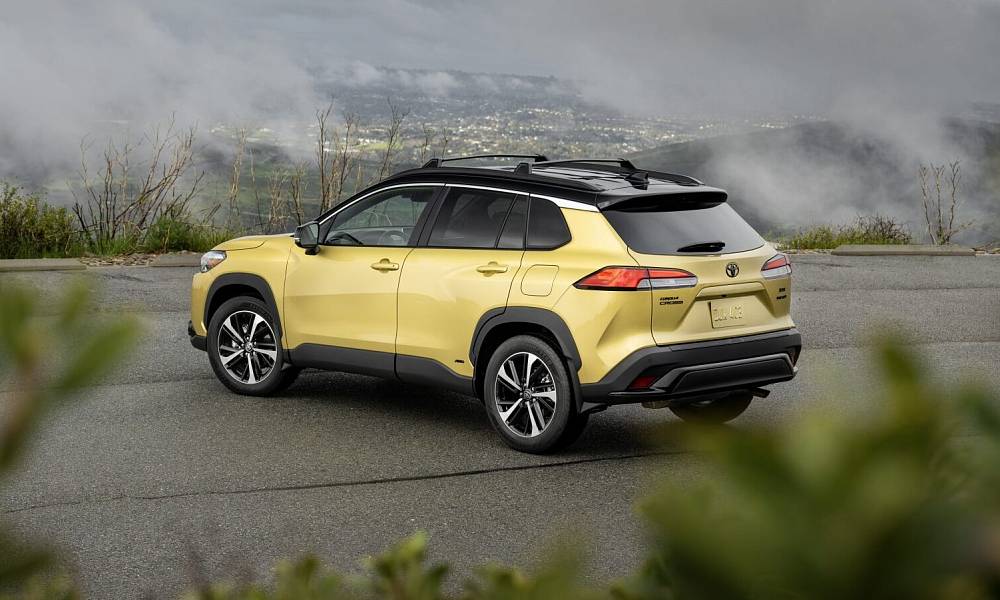 Компания Toyota представила новый гибридный кроссовер Toyota Corolla Cross 2023 года