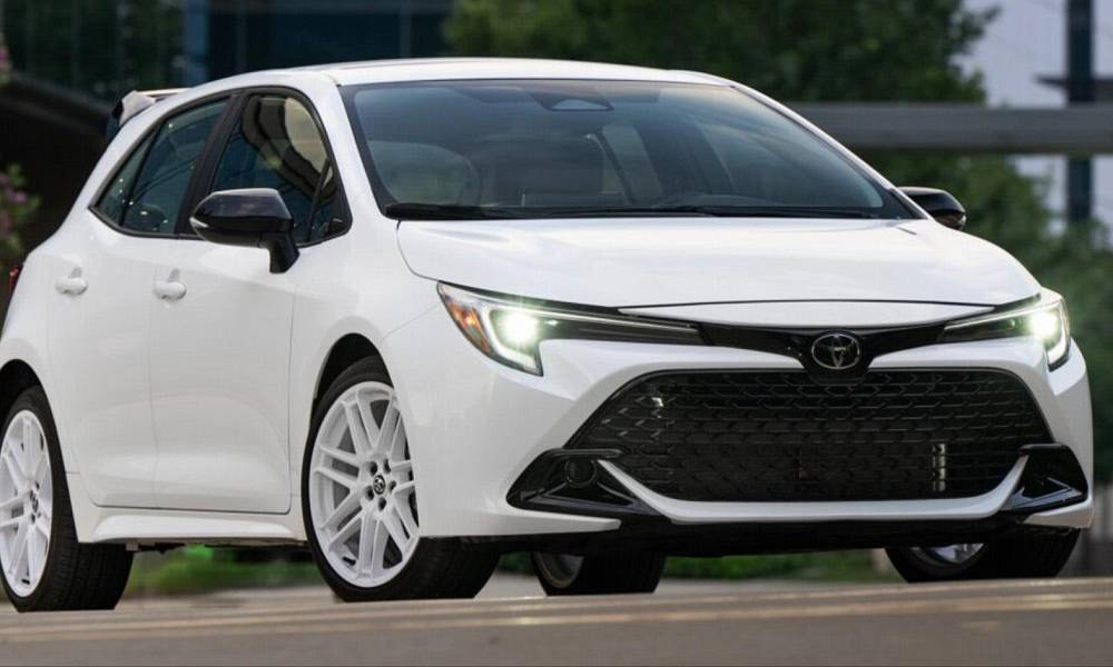 Toyota представила обновленную Corolla
