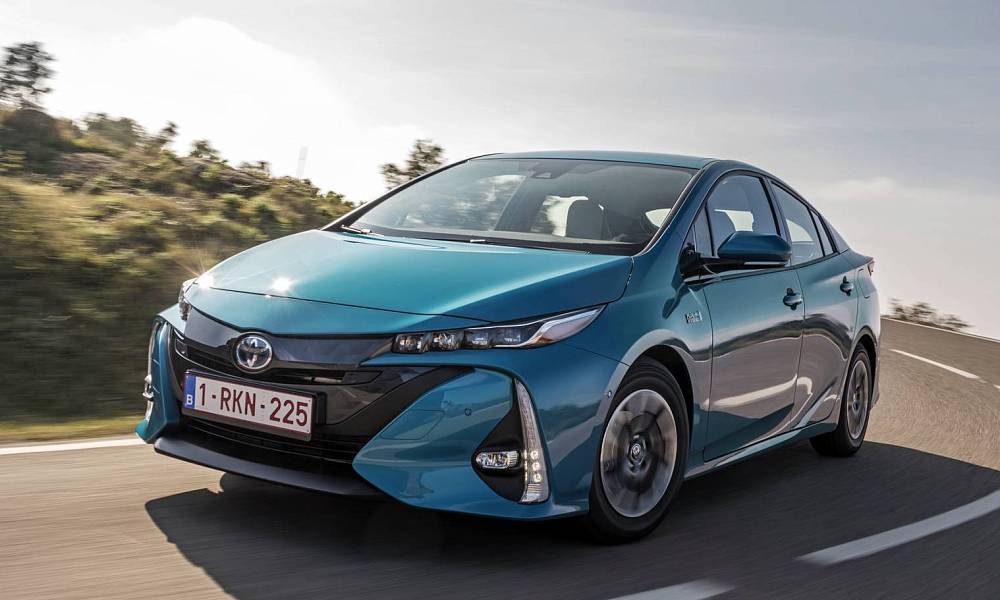 На Кипре набирают популярность гибридные и электрические авто