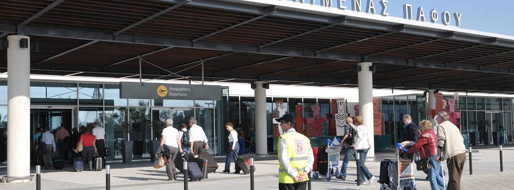 В аэропорту Пафоса изменили схему движения для машин