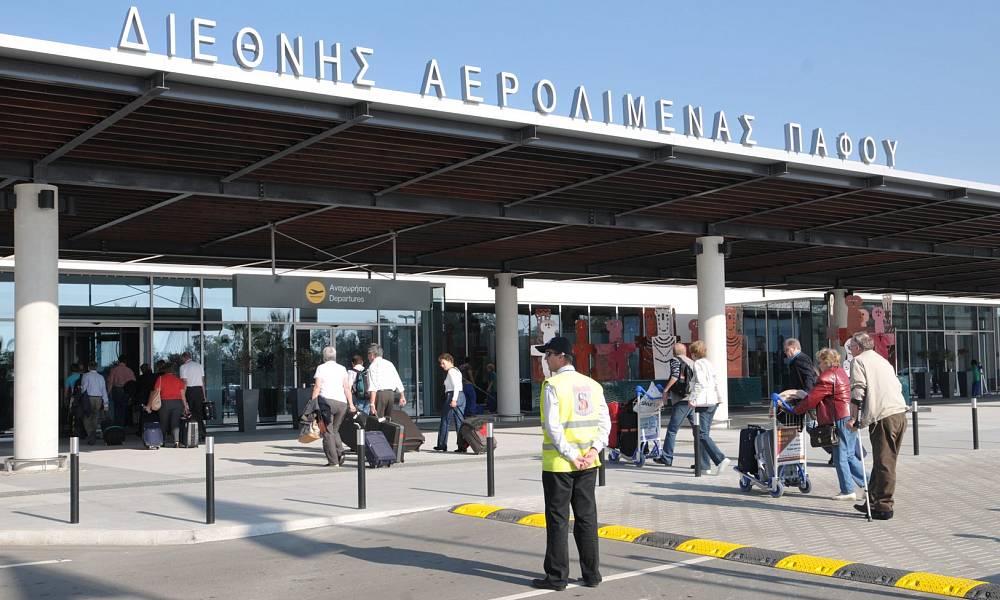 В аэропорту Пафоса изменили схему движения для машин