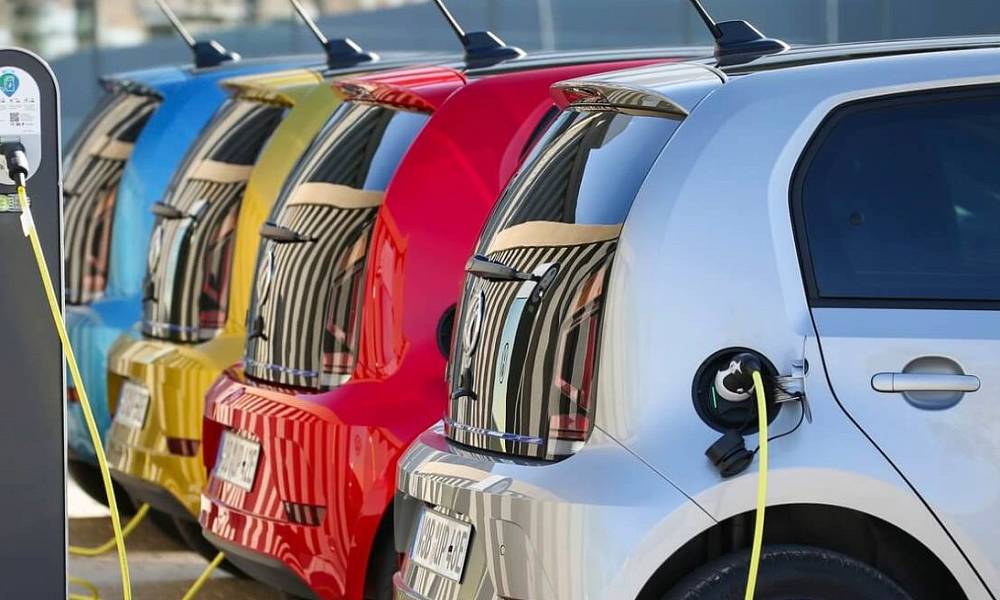 На Кипре растет число гибридных и электрических автомобилей