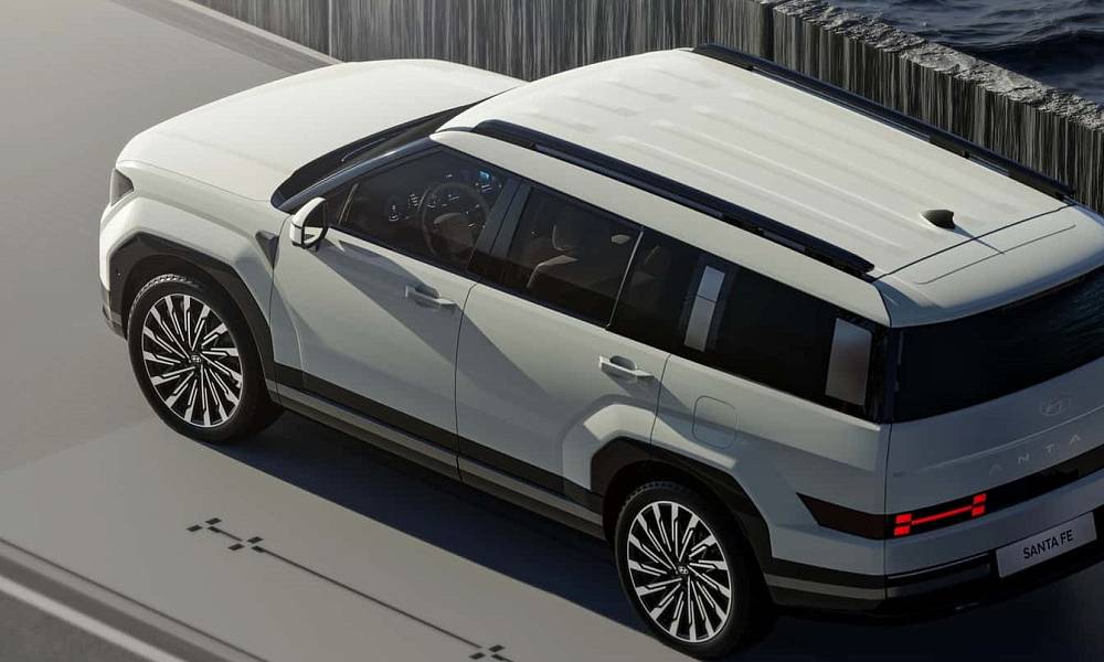 Компания Hyundai официально презентовала кроссовер Santa Fe пятого поколения