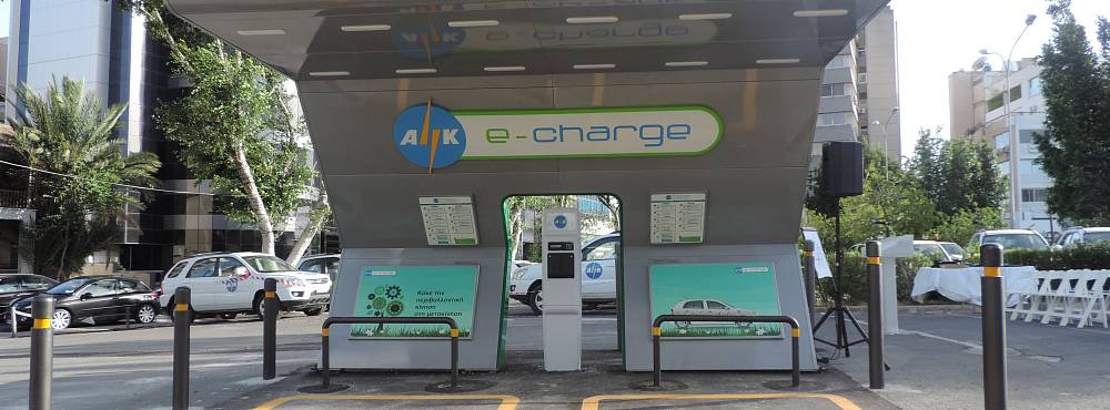 На Кипре хотят ввести новые штрафы за парковку на местах для электромобилей