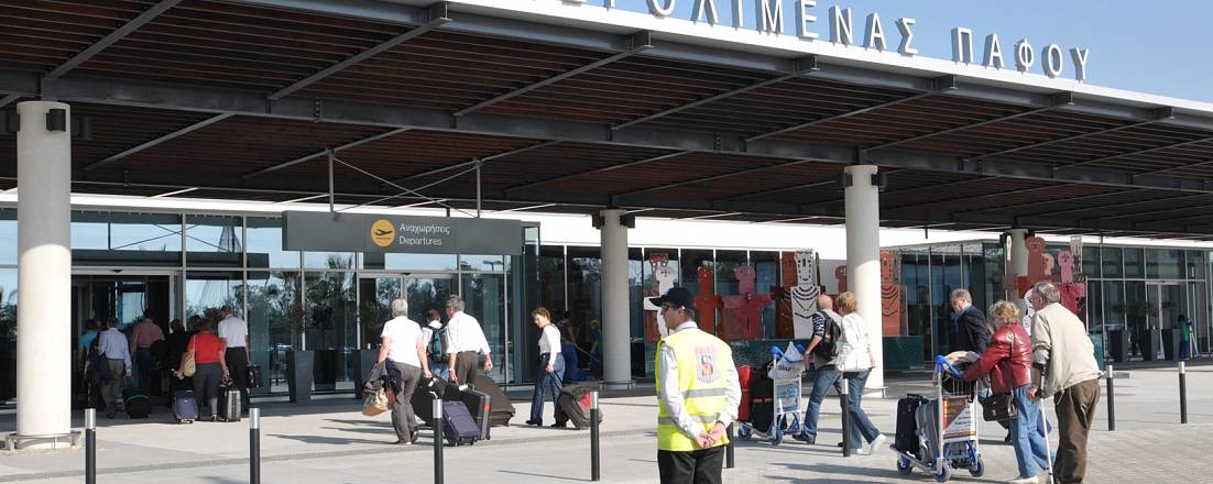 В аэропорту Пафоса изменили схему движения для машин