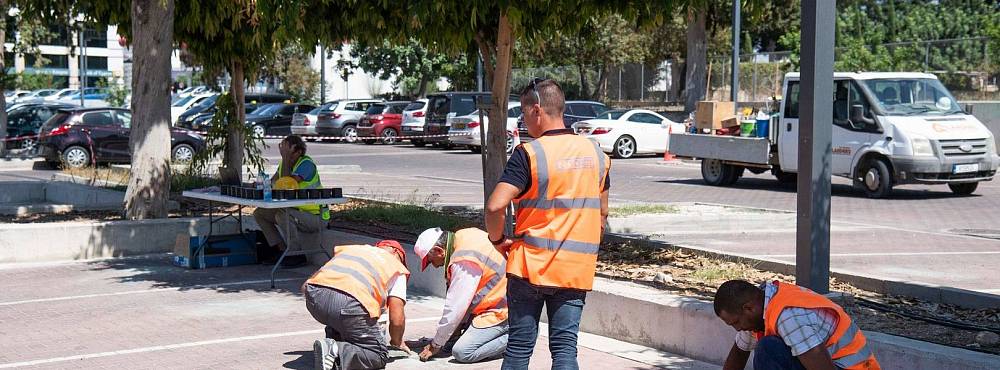 Ларнака внедряет «умную» парковку: новый шаг к цифровому городу