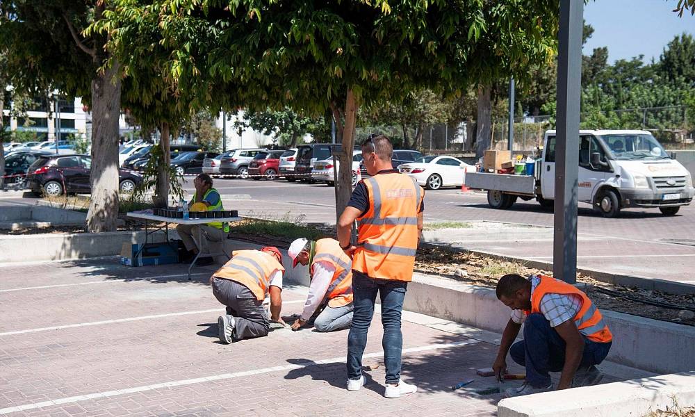 Ларнака внедряет «умную» парковку: новый шаг к цифровому городу