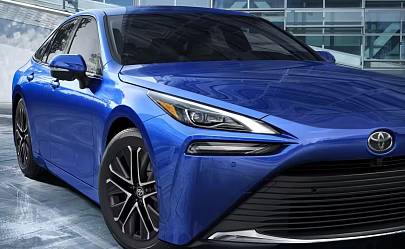 Toyota обновила легендарный водородный седан Mirai