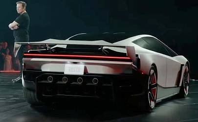 Tesla представила летающий спорткар Roadster