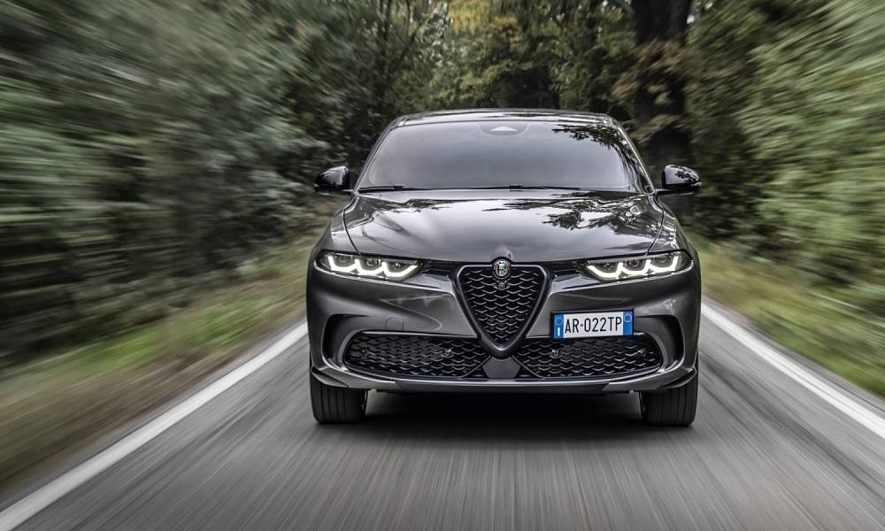 Компания Alfa Romeo представила гибридную версию кроссовера Tonale