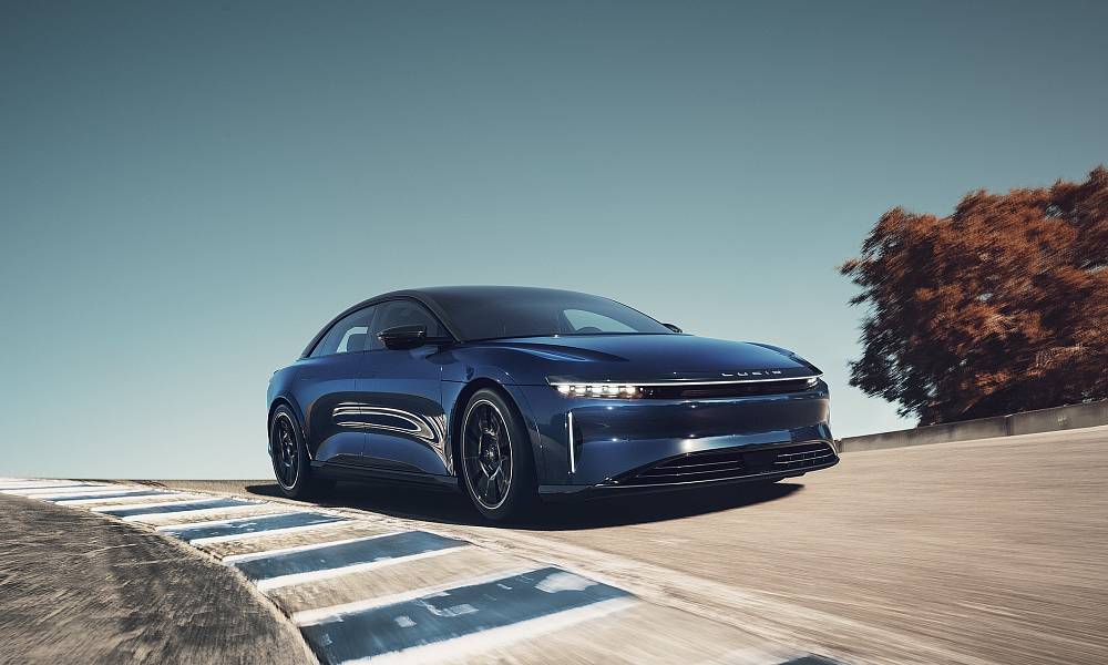 ТОП-10 самых быстрых седанов на рынке в 2025 году