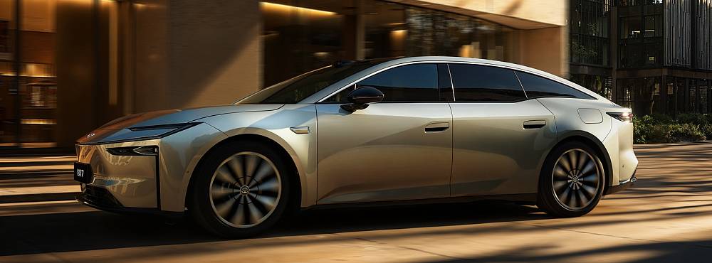 Новый электроседан Toyota bZ7: технологический прорыв, стиль и экосистема будущего
