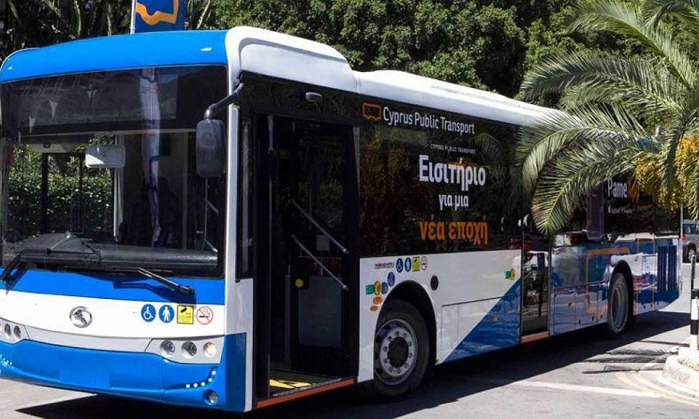 Водители автобусов на Кипре требуют внедрить таймеры на светофорах с камерами