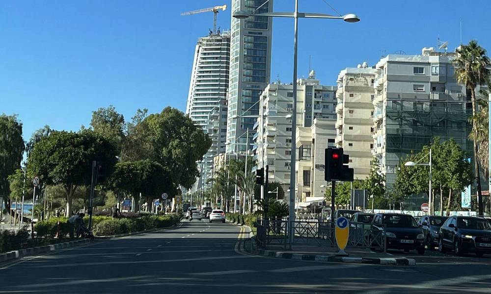 Машины на бензине и дизельном топливе смогут передвигаться по ограниченному числу дорог на Кипре