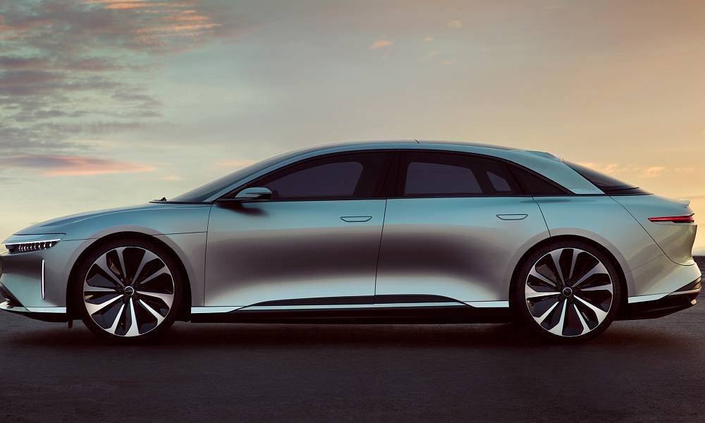 HotCars перечислил 10 самых дальнобойных электромобилей в мире