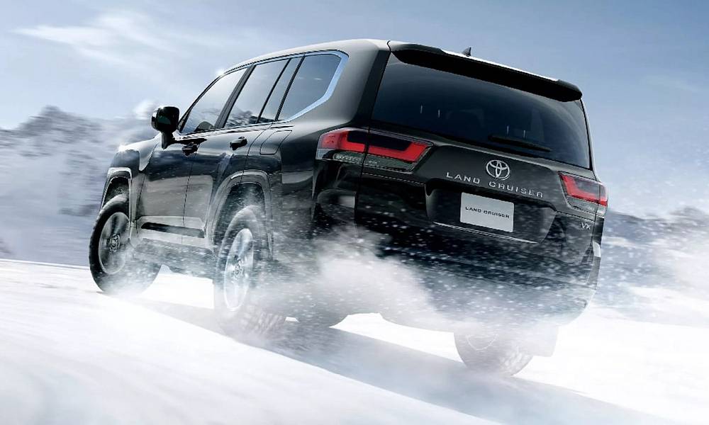 Компания Toyota презентовала рестайлинговую версию внедорожника Land Cruiser 300