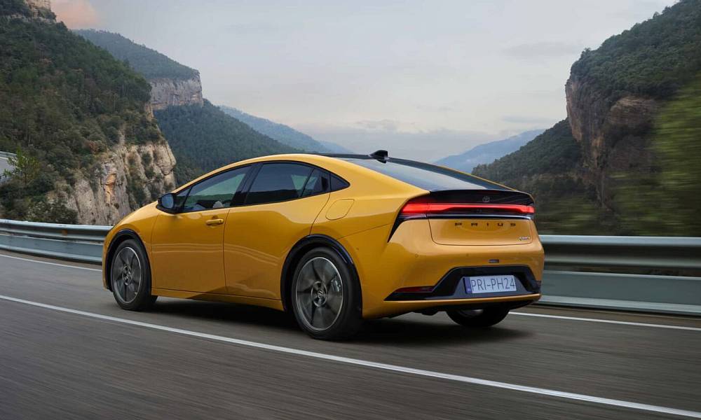 Toyota представила обновленный гибрид Prius 2025 года
