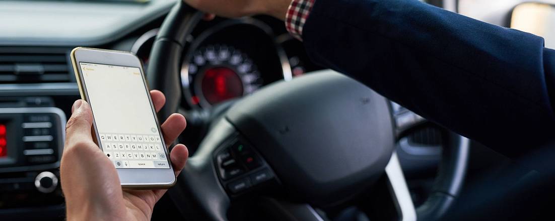 Мобильные телефоны — главная причина смертельных аварий на Кипре в 2025 году Мобильные телефоны — главная причина смертельных аварий на Кипре в 2025 году