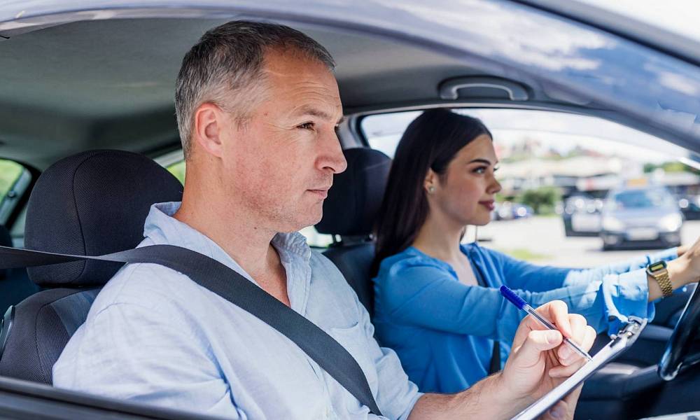 Инструкторам по вождению на Кипре придется подтверждать свою квалификацию